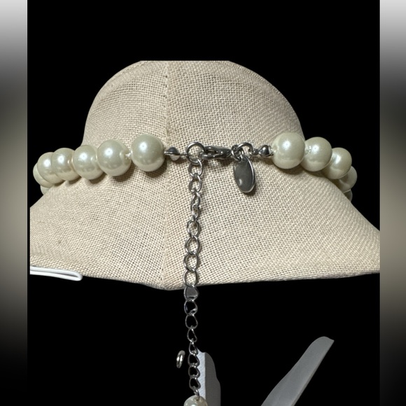 Gorgeous Charming Charlie Faux Pearl Necklace. (F-F) - Picture 3 of 4